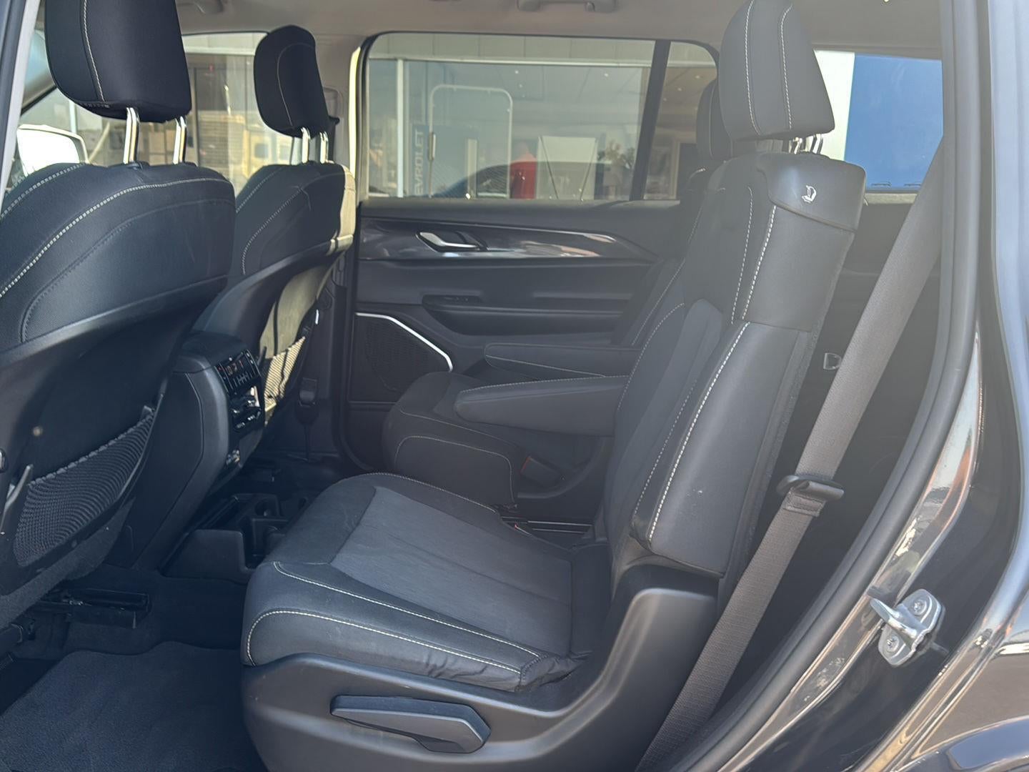 2022 Jeep Grand Cherokee L Laredo 4x4