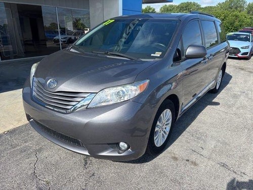 2017 Toyota Sienna XLE 8 Passenger