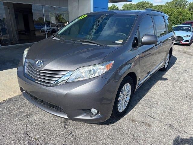 2017 Toyota Sienna XLE 8 Passenger