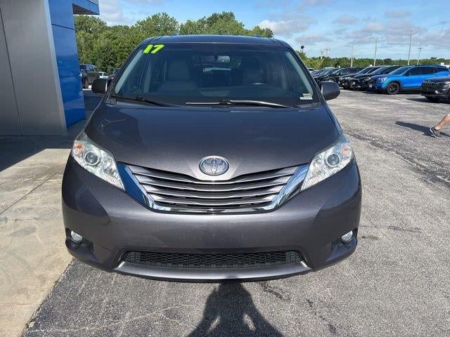 2017 Toyota Sienna XLE 8 Passenger