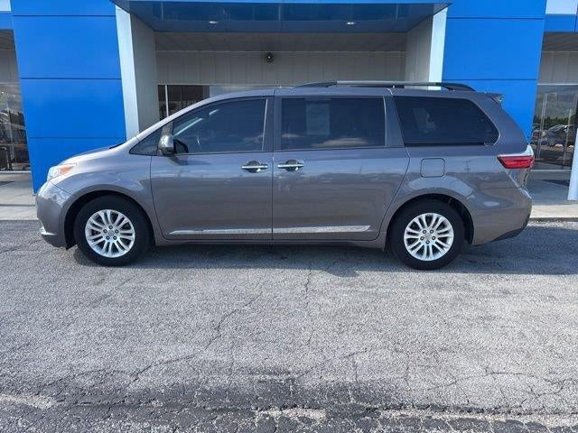 2017 Toyota Sienna XLE 8 Passenger