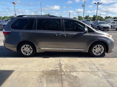 2017 Toyota Sienna XLE 8 Passenger
