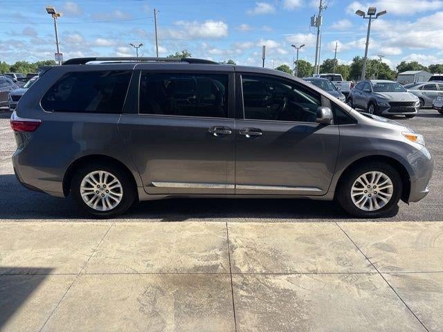 2017 Toyota Sienna XLE 8 Passenger