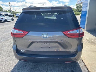 2017 Toyota Sienna XLE 8 Passenger