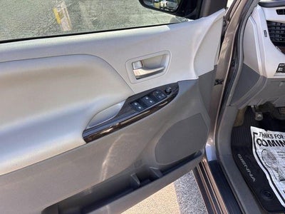 2017 Toyota Sienna XLE 8 Passenger