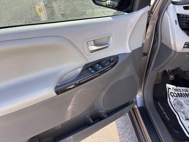 2017 Toyota Sienna XLE 8 Passenger