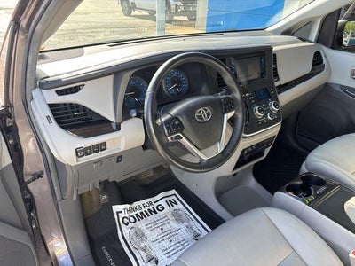 2017 Toyota Sienna XLE 8 Passenger