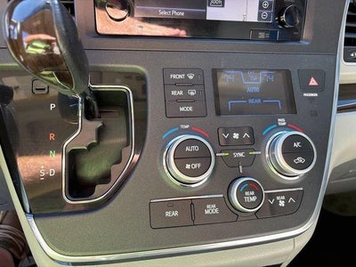 2017 Toyota Sienna XLE 8 Passenger