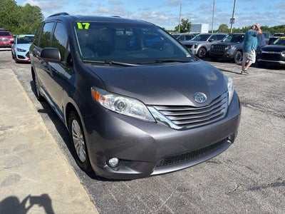 2017 Toyota Sienna XLE 8 Passenger