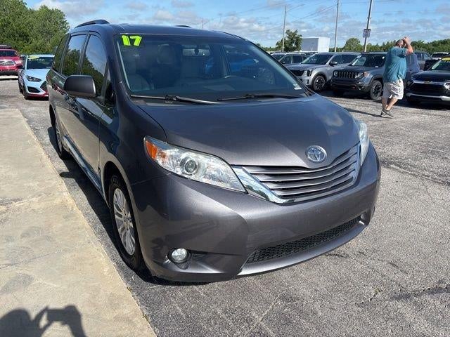2017 Toyota Sienna XLE 8 Passenger
