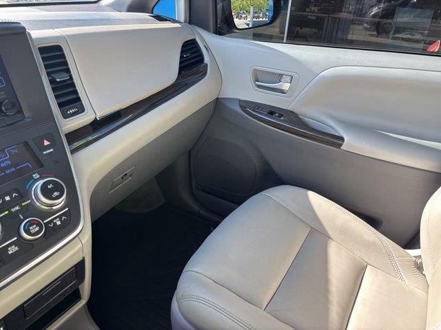 2017 Toyota Sienna XLE 8 Passenger