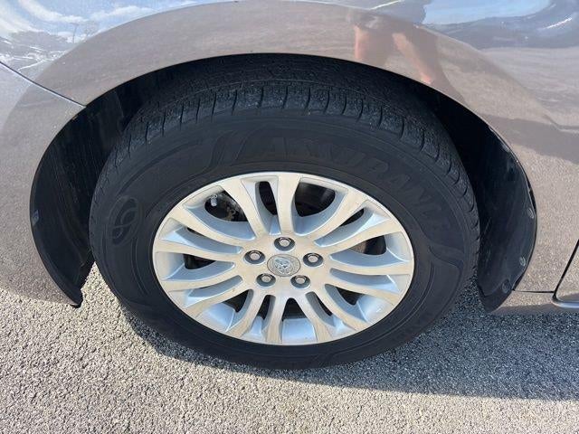 2017 Toyota Sienna XLE 8 Passenger