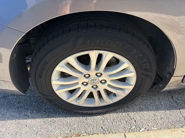 2017 Toyota Sienna XLE 8 Passenger