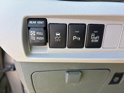 2017 Toyota Sienna XLE 8 Passenger