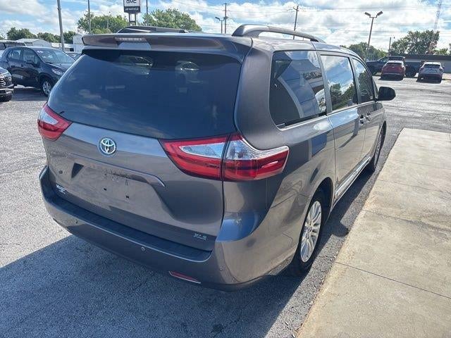2017 Toyota Sienna XLE 8 Passenger