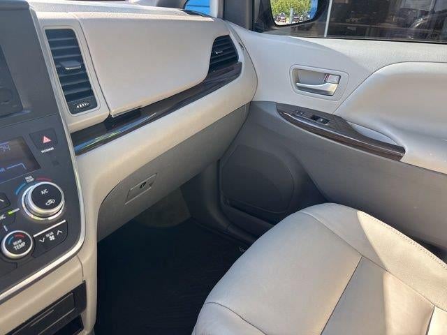 2017 Toyota Sienna XLE 8 Passenger
