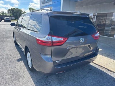 2017 Toyota Sienna XLE 8 Passenger