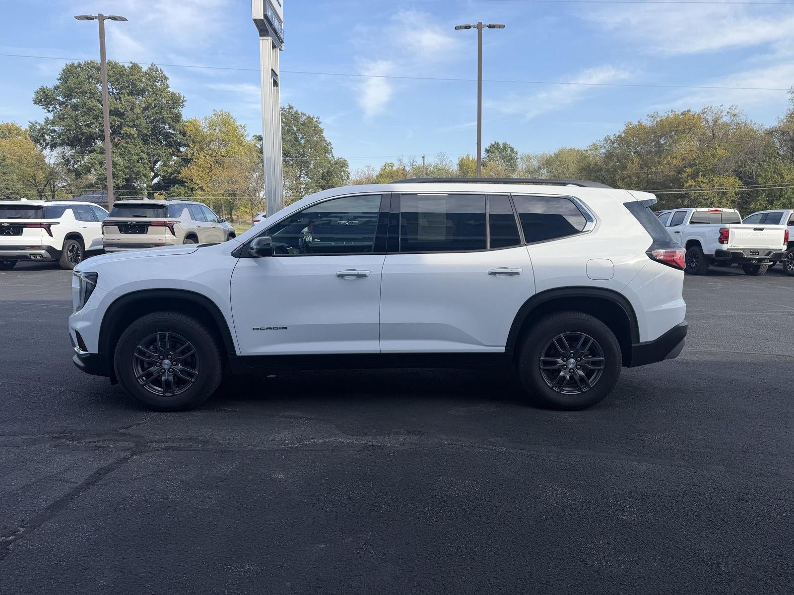 2025 GMC Acadia Elevation