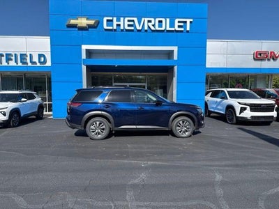 2025 Nissan Pathfinder SV