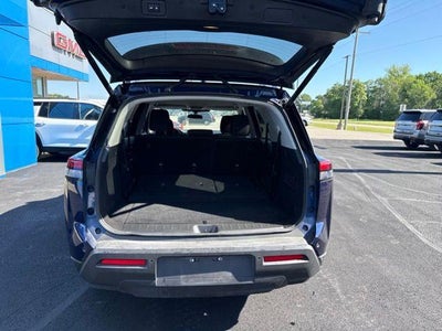 2025 Nissan Pathfinder SV