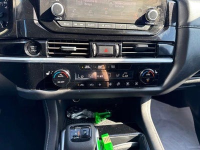 2025 Nissan Pathfinder SV