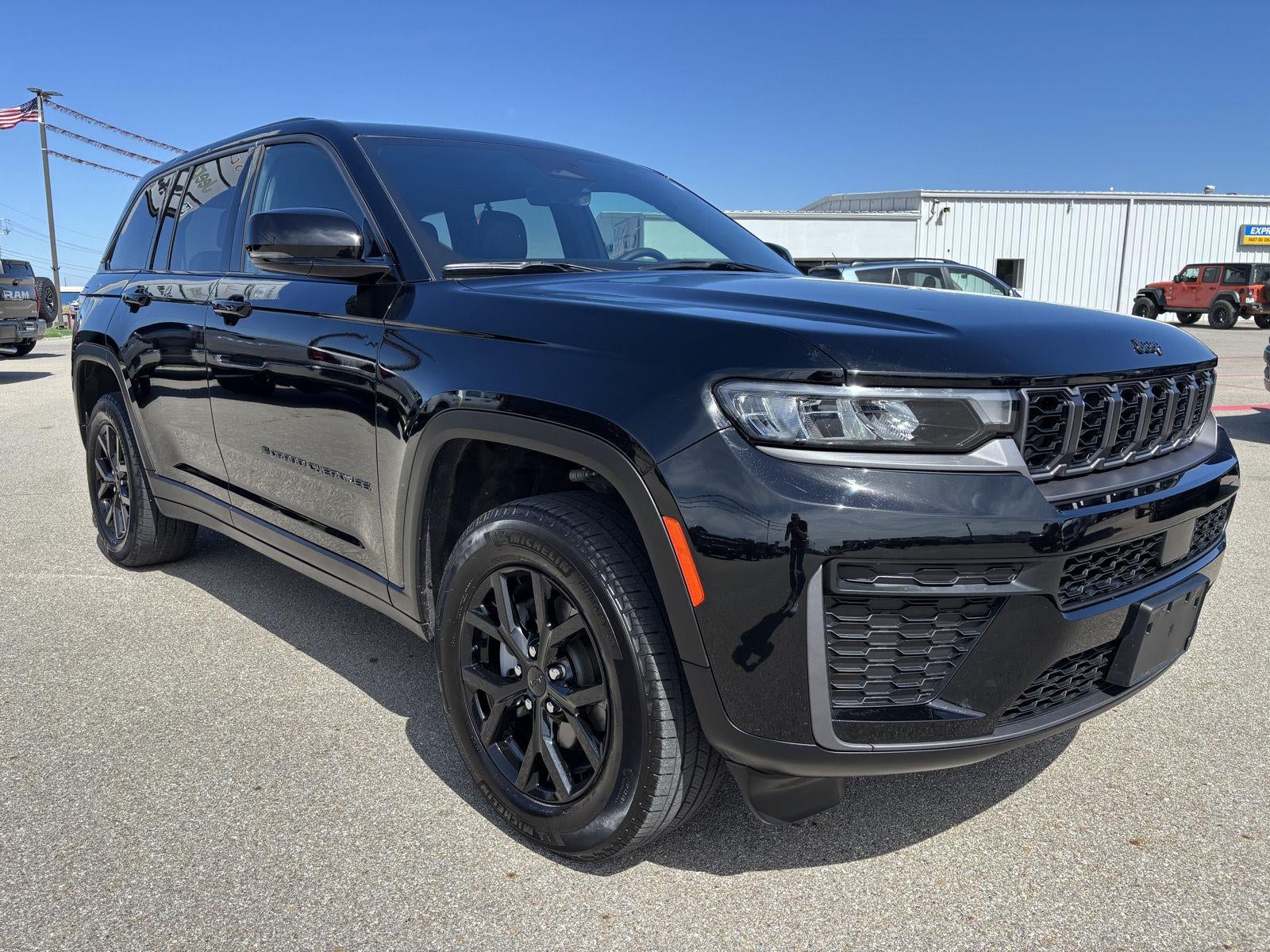 2026 Jeep Grand Cherokee Altitude 4x2