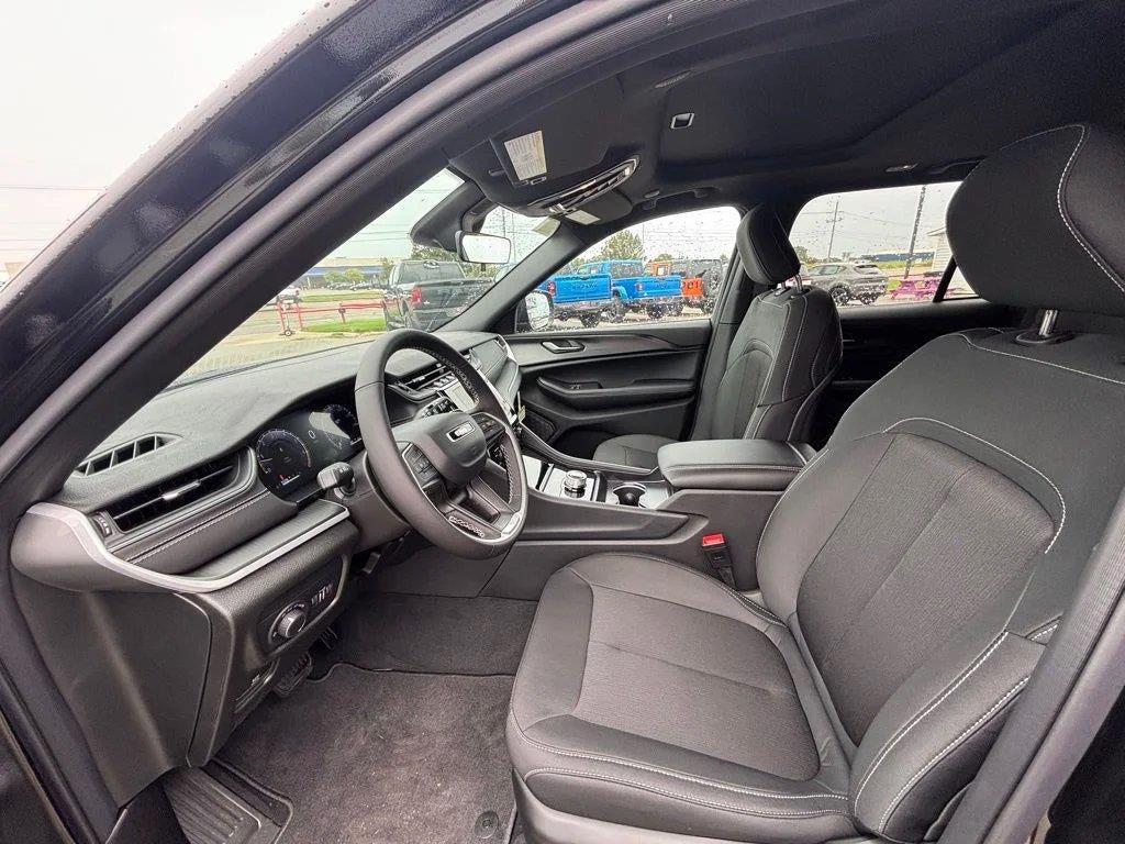 2025 Jeep Grand Cherokee Laredo X 4x4
