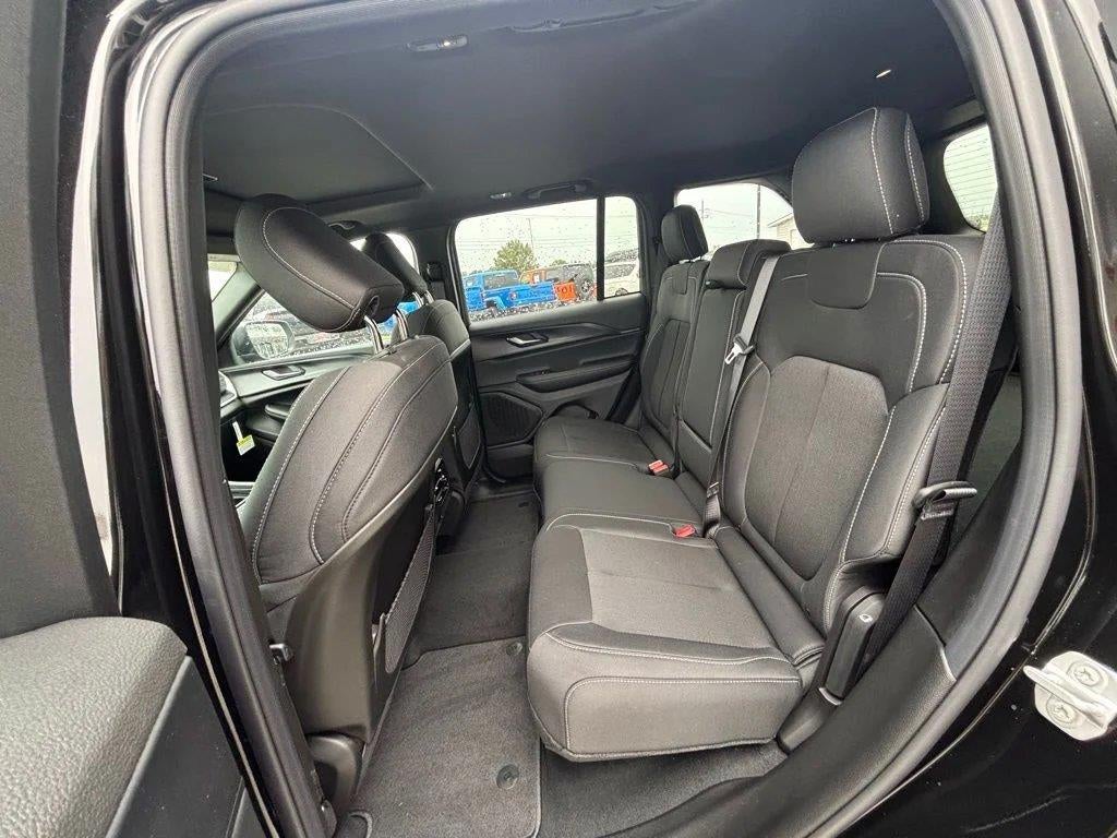2025 Jeep Grand Cherokee Laredo X 4x4