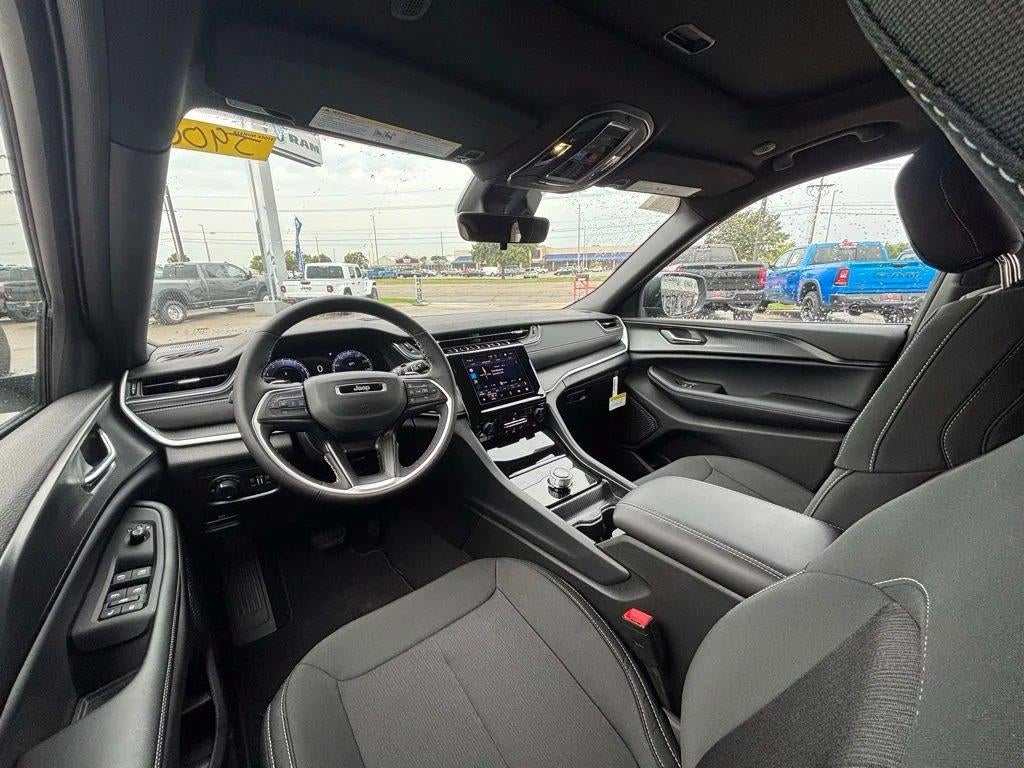 2025 Jeep Grand Cherokee Laredo X 4x4