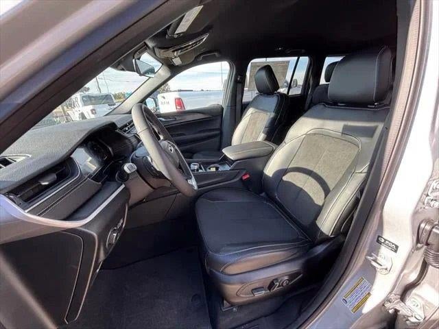 2025 Jeep Grand Cherokee Altitude 4x4