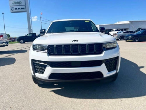 2026 Jeep Grand Cherokee Laredo Altitude
