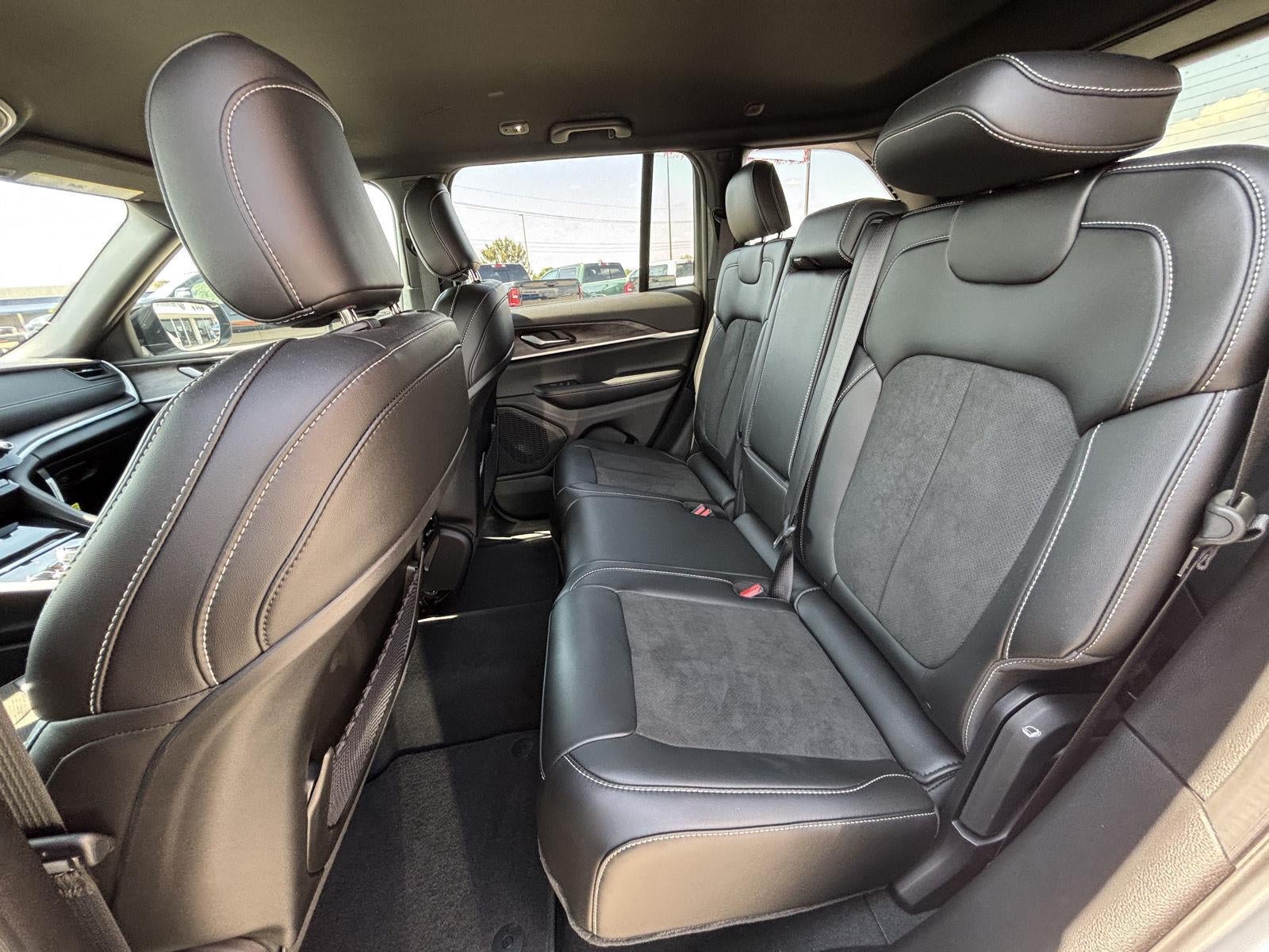 2026 Jeep Grand Cherokee Altitude 4x4