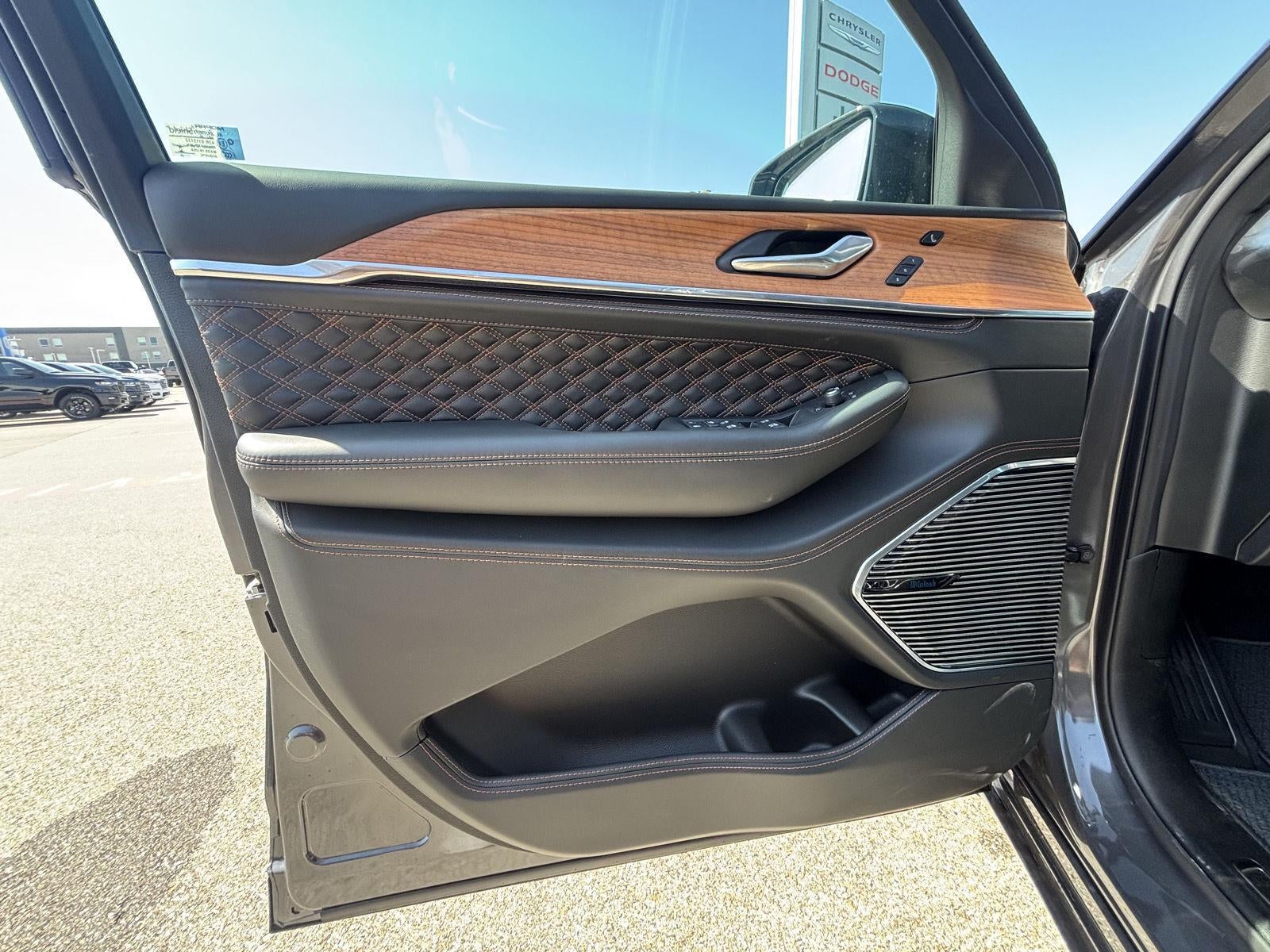 2026 Jeep Grand Cherokee GRAND CHEROKEE L SUMMIT 4X4