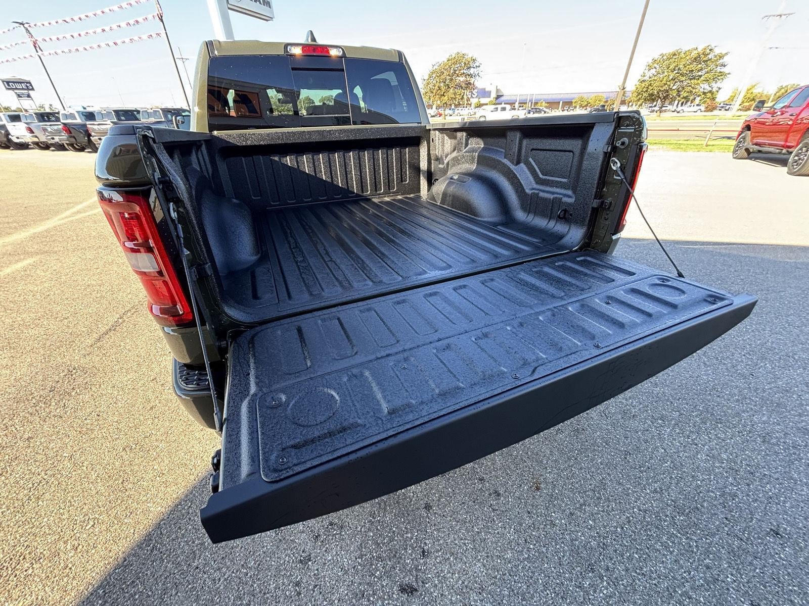 2027 RAM Ram 1500 RAM 1500 EXPRESS CREW CAB 4X4 5'7' BOX