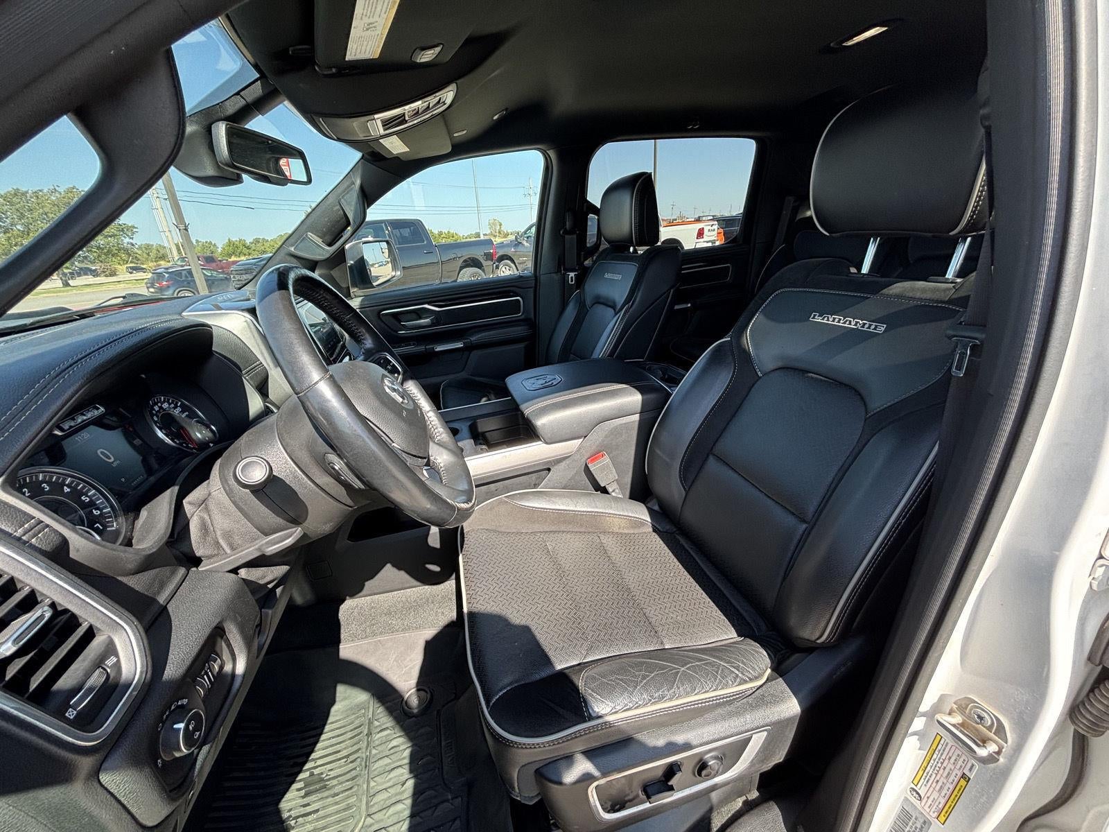 2020 RAM 1500 Laramie Crew Cab 4x4 5'7' Box