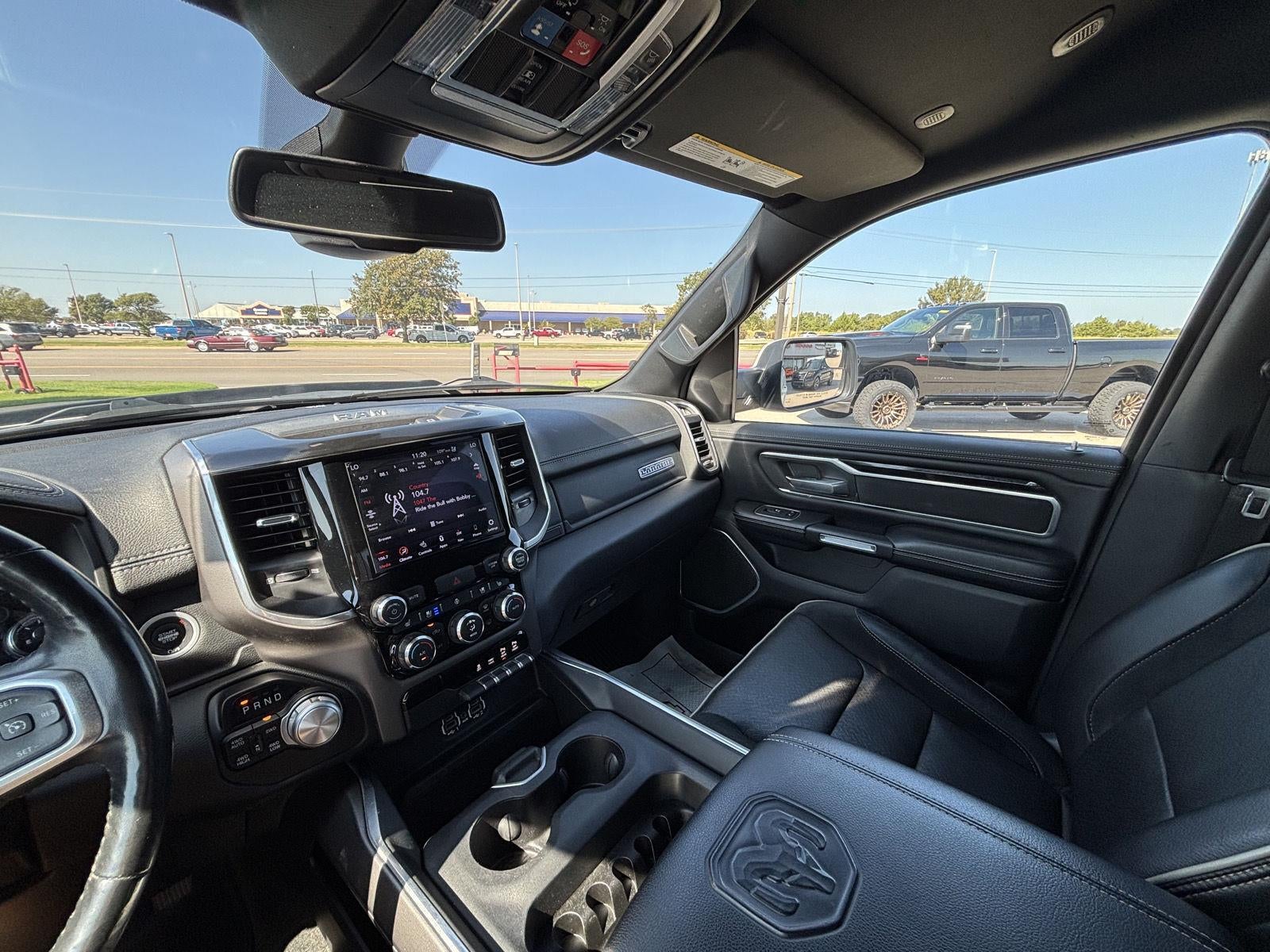 2020 RAM 1500 Laramie Crew Cab 4x4 5'7' Box