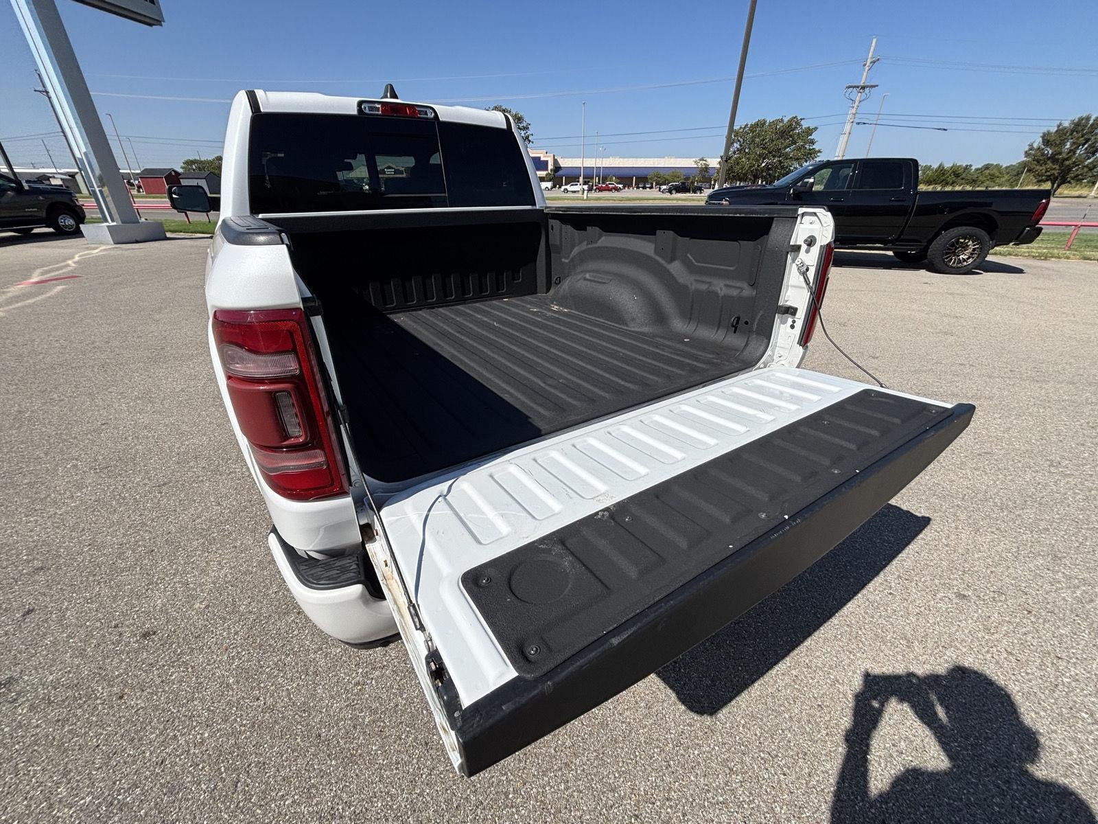 2020 RAM 1500 Laramie Crew Cab 4x4 5'7' Box