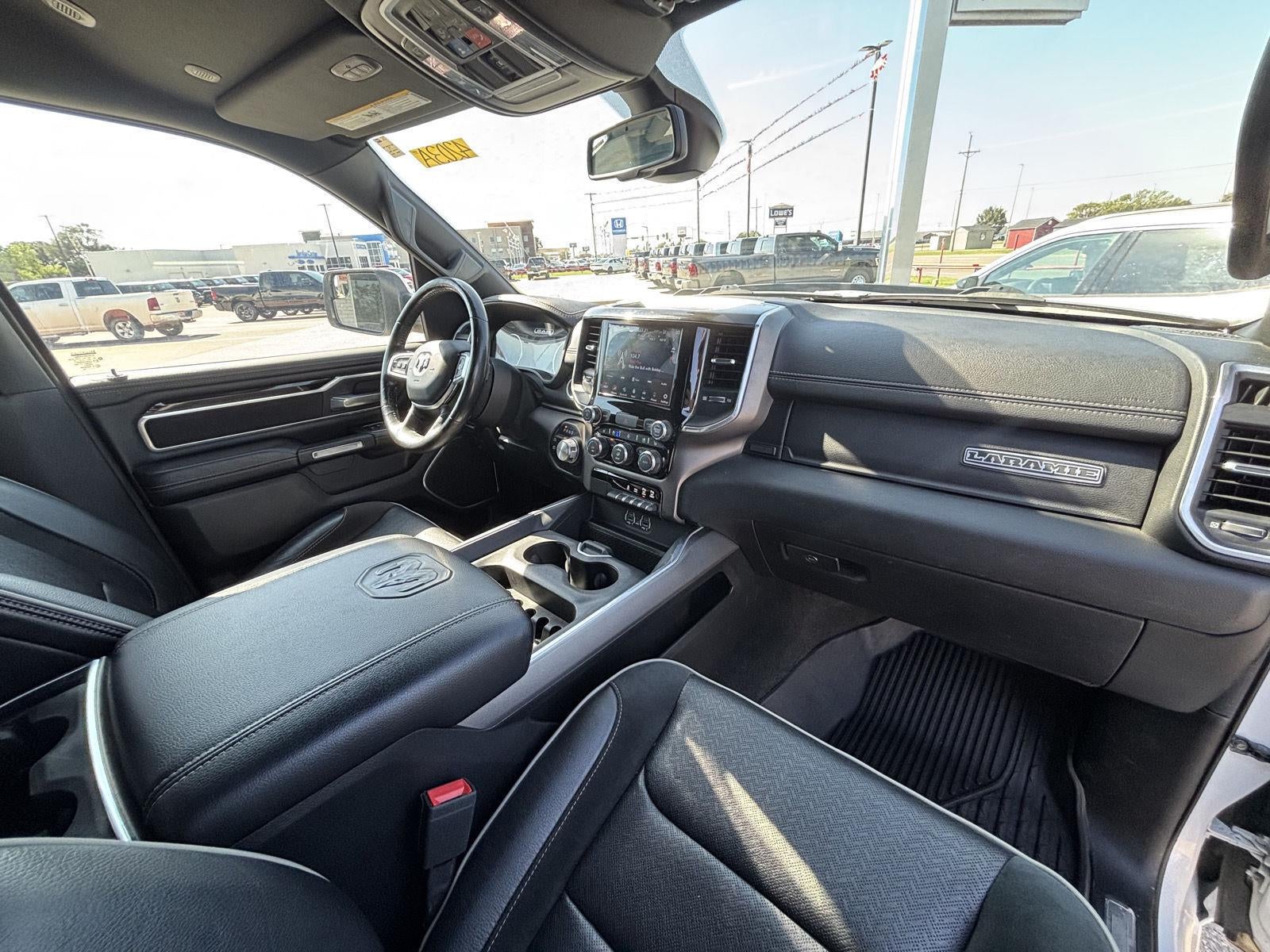 2020 RAM 1500 Laramie Crew Cab 4x4 5'7' Box