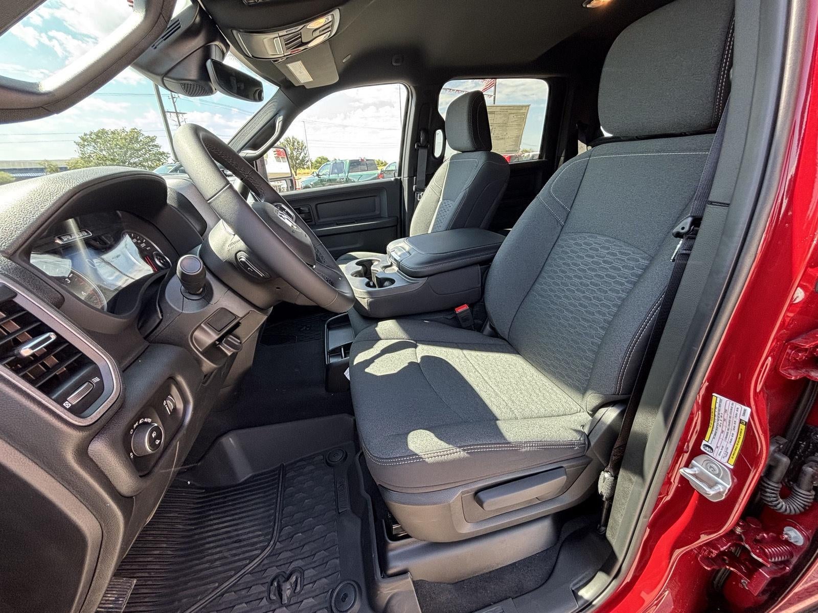 2026 RAM 2500 Black Express Crew Cab 4x4 6'4' Box