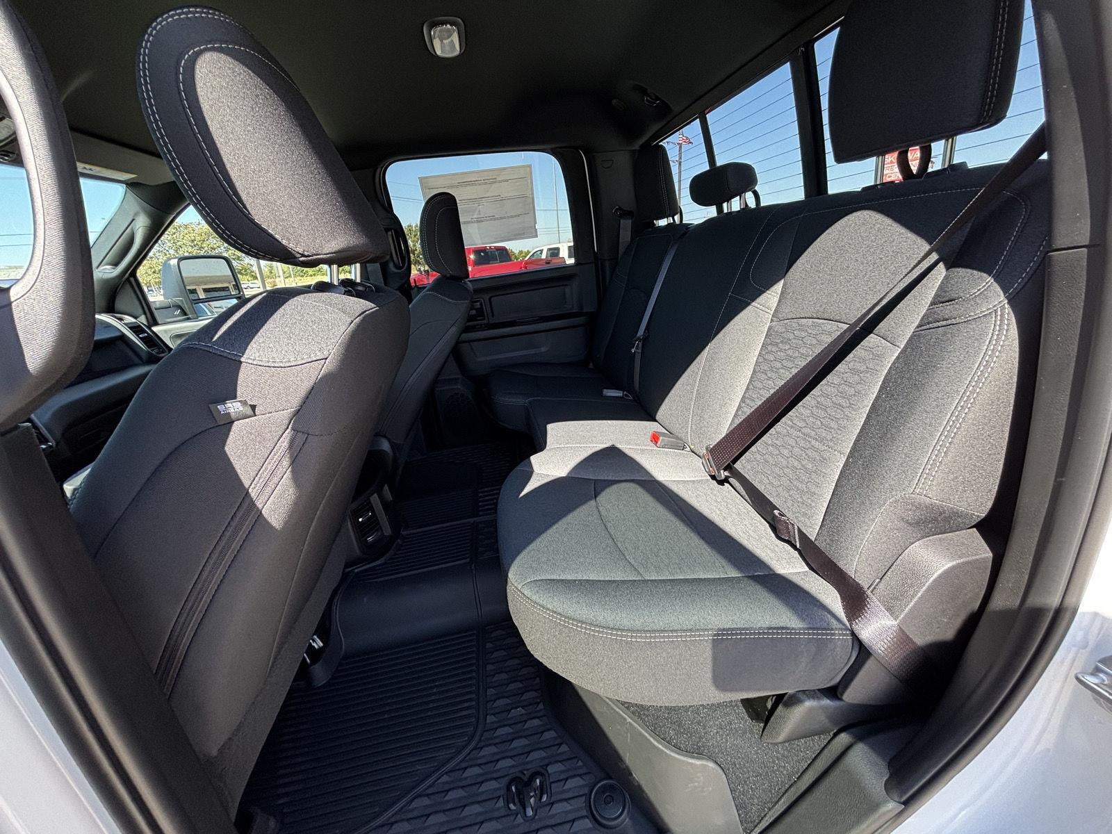2027 RAM Ram 3500 RAM 3500 TRADESMAN CREW CAB 4X4 8' BOX