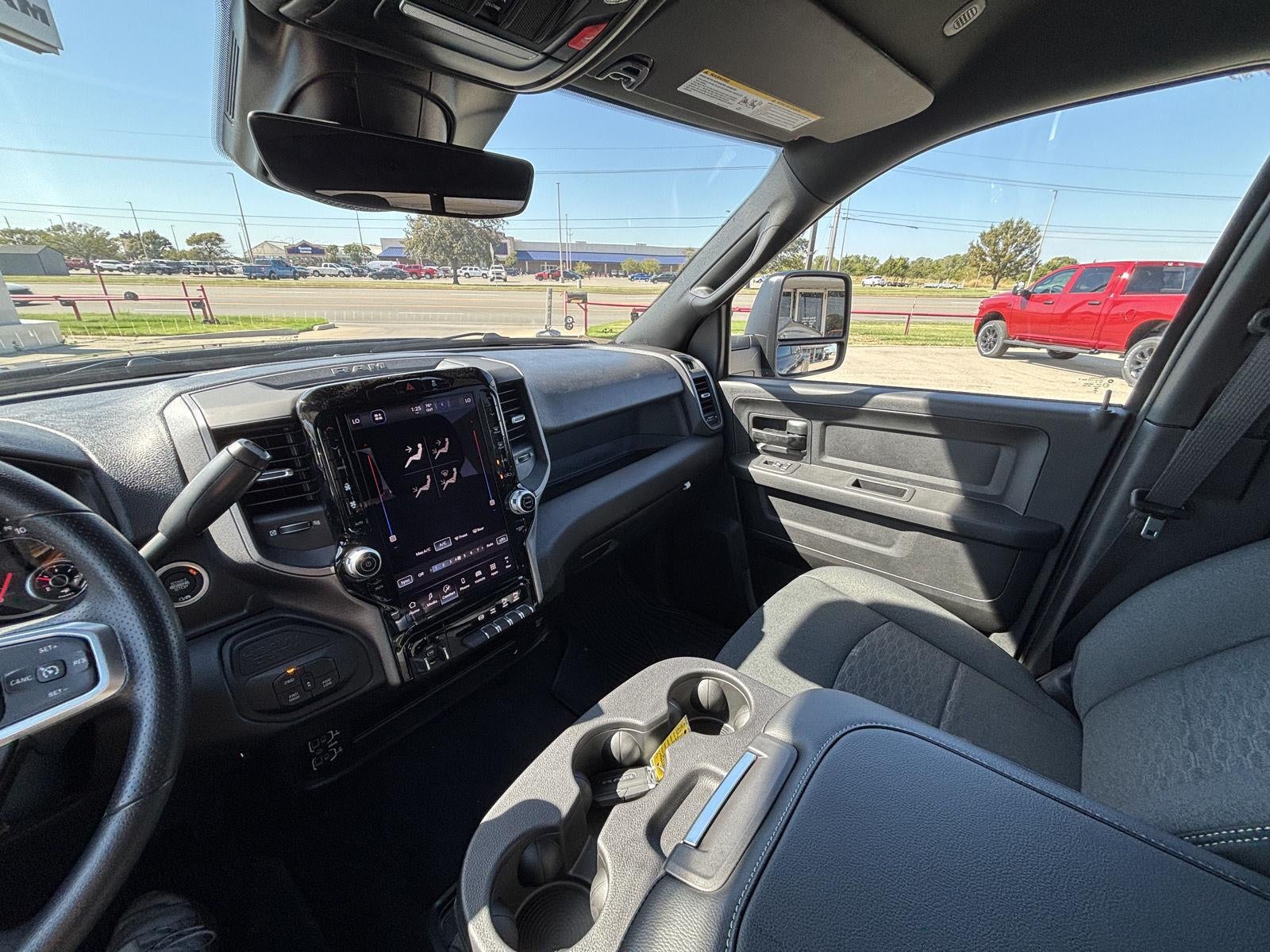 2027 RAM Ram 3500 RAM 3500 TRADESMAN CREW CAB 4X4 8' BOX