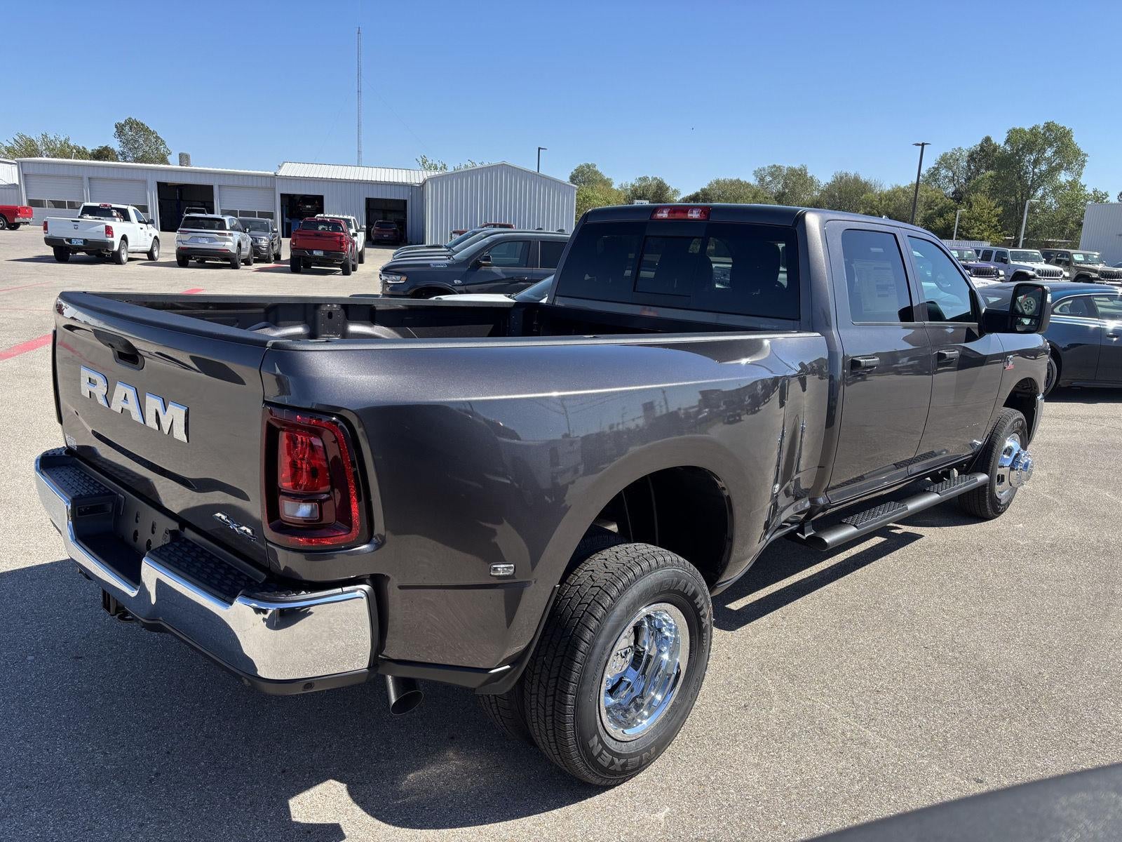 2027 RAM Ram 3500 RAM 3500 TRADESMAN CREW CAB 4X4 8' BOX