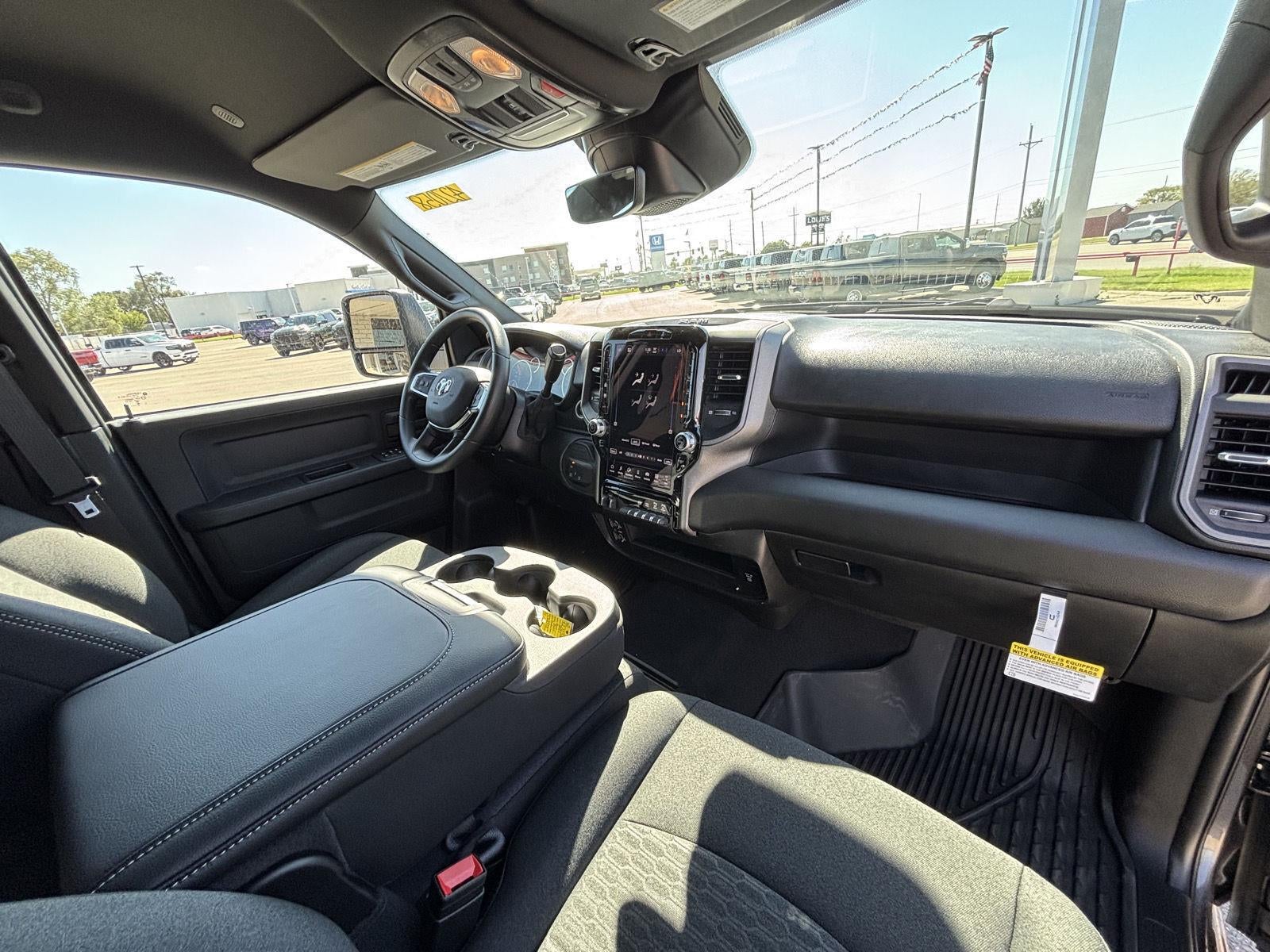 2027 RAM Ram 3500 RAM 3500 TRADESMAN CREW CAB 4X4 8' BOX
