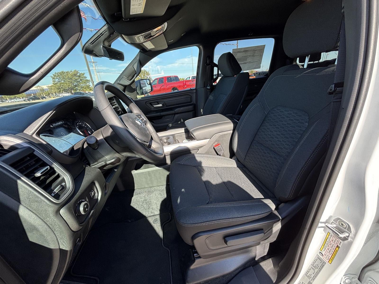 2027 RAM Ram 1500 RAM 1500 EXPRESS CREW CAB 4X4 5'7' BOX