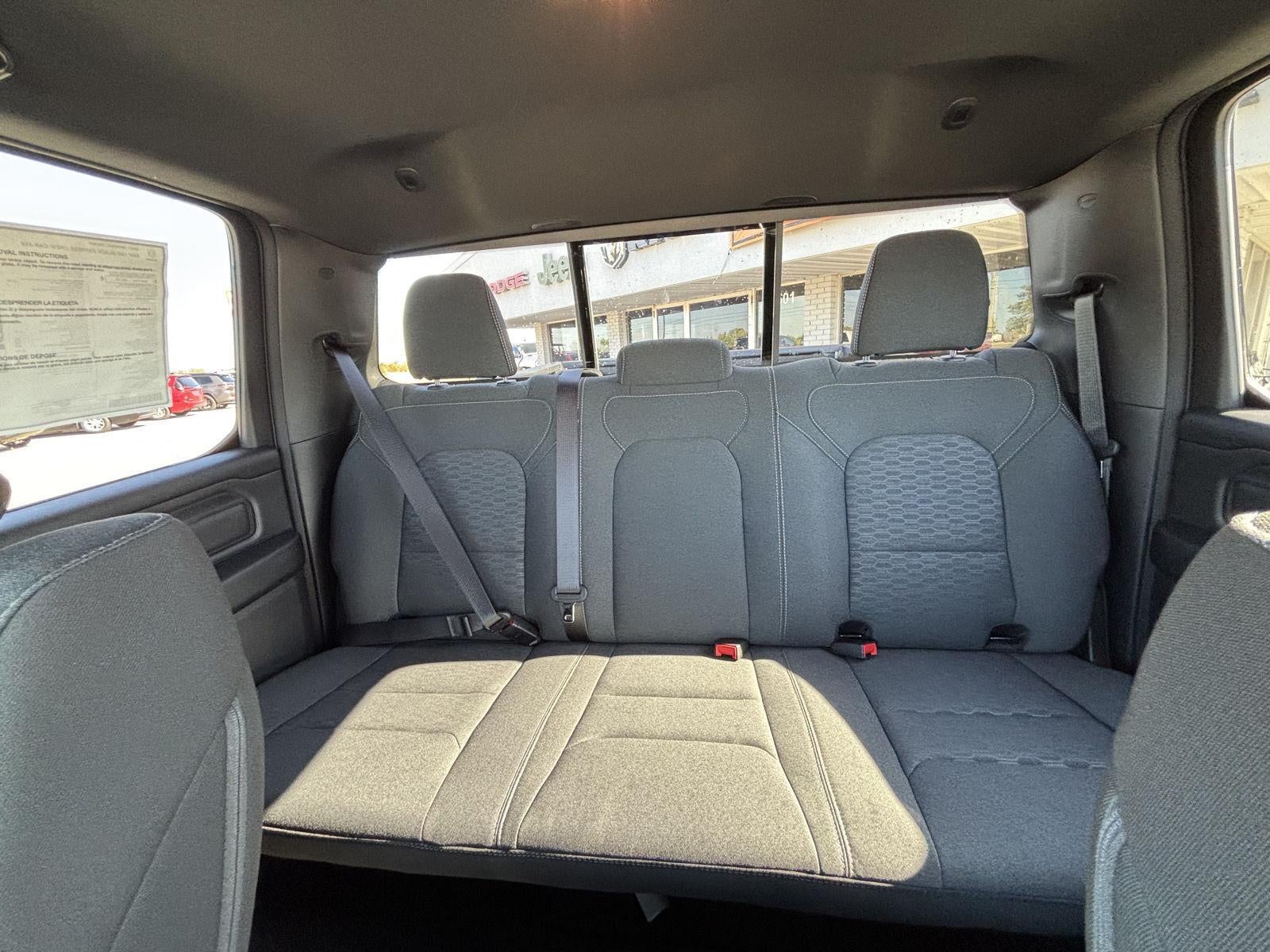2027 RAM Ram 1500 RAM 1500 EXPRESS CREW CAB 4X4 5'7' BOX