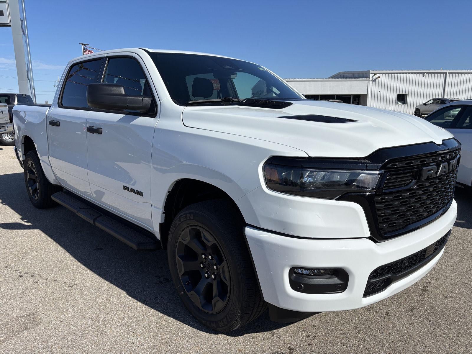 2027 RAM Ram 1500 RAM 1500 EXPRESS CREW CAB 4X4 5'7' BOX