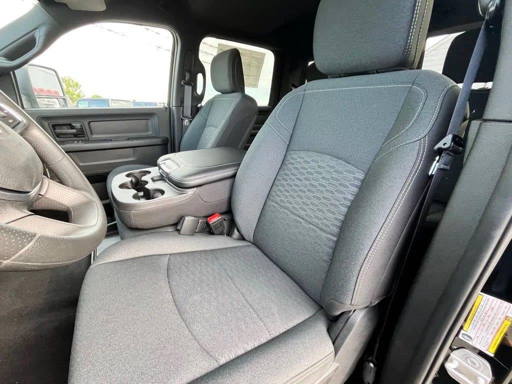 2026 RAM 2500 Black Express Crew Cab 4x4 6'4' Box