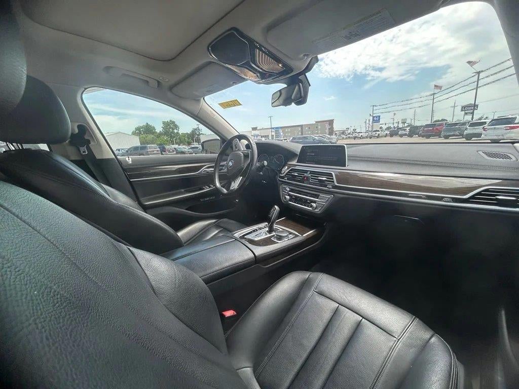 2018 BMW 740i 740i