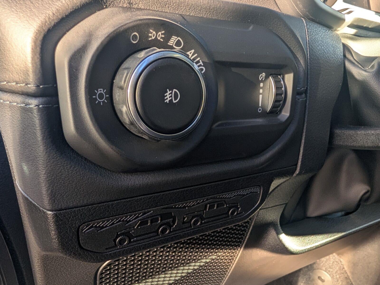 2027 Jeep Wrangler WRANGLER 4-DOOR SAHARA