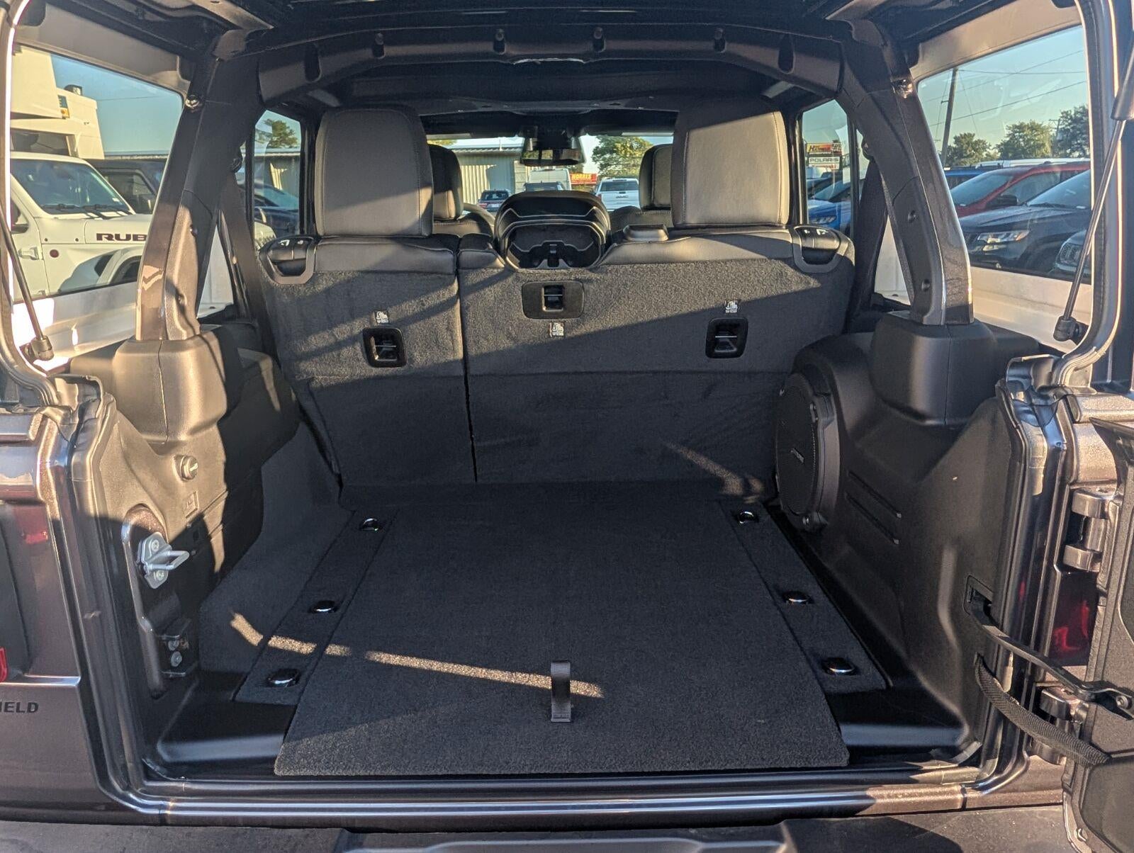 2027 Jeep Wrangler WRANGLER 4-DOOR SAHARA
